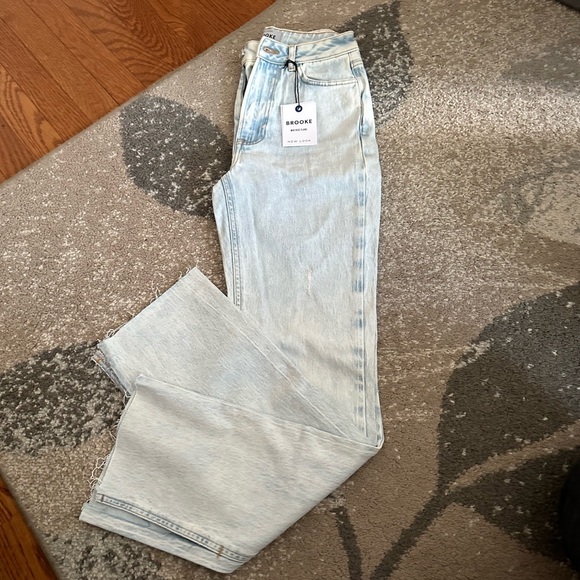 NWT New Look Brooke high rise flared jeans with side slit- LIGHT BLUE - Picture 5 of 6